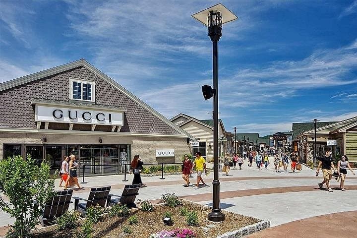 Private Limousine Round-Trip to Woodbury Common Premium Outlets from NYC photo 6