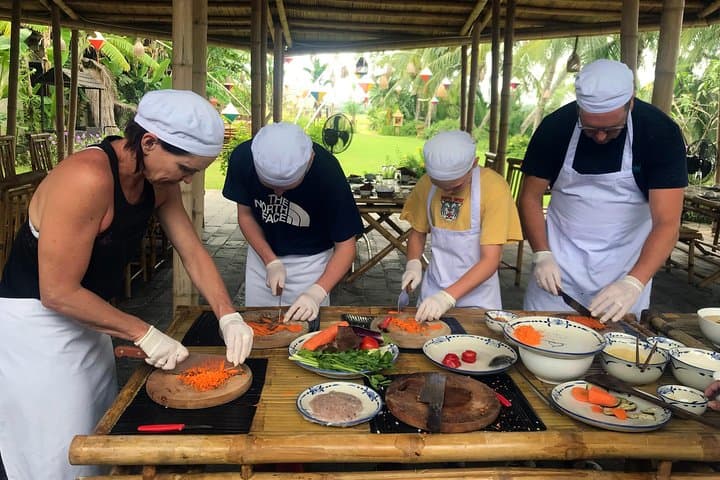 Hoi An Cooking Class & Organic Farm Visit with Basket Boat Ride