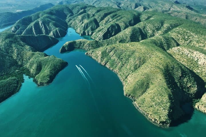 Broome to Mitchell Falls Air Tour: Horizontal Falls, Montgomery Reef & Cygnet Bay photo 3