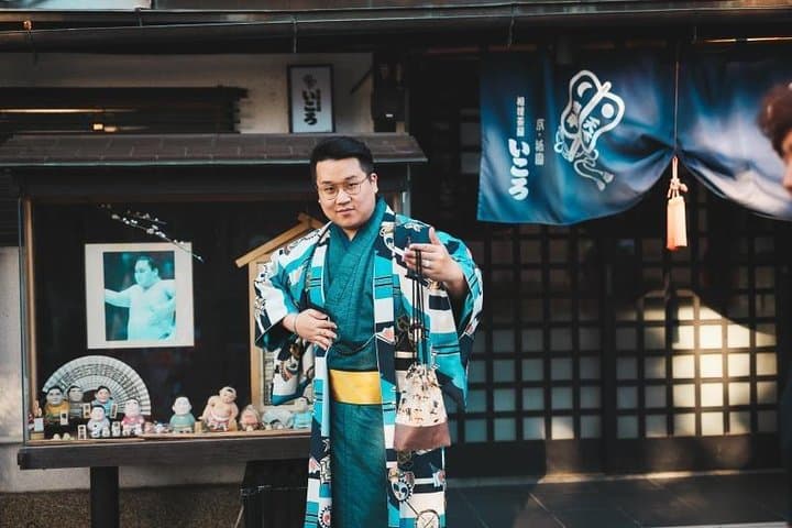 Men's Traditional Kimono Experience in Kyoto: Dress, Walk, Photograph photo 6