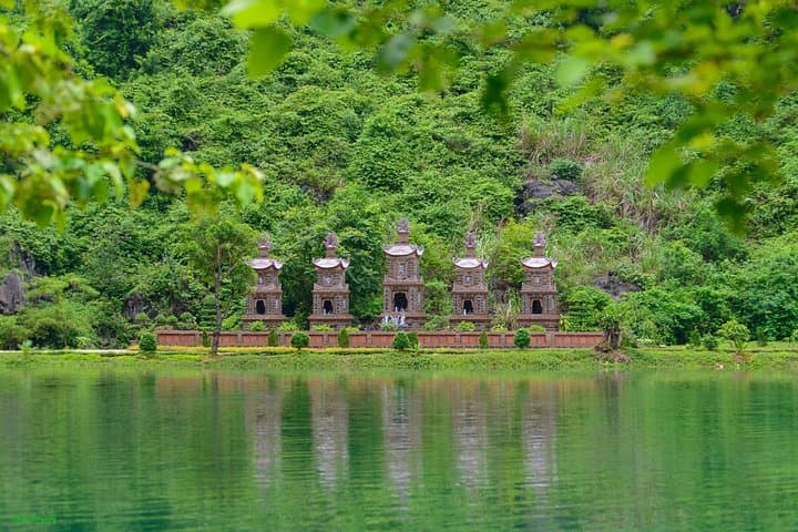 Private Day Trip from Hanoi to Tam Coc, Mua Cave & Hoa Lu photo 5