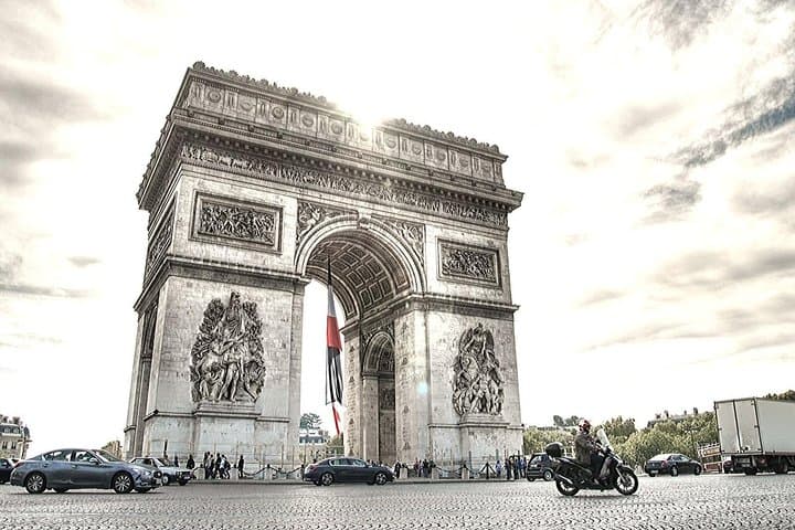 Paris Private Layover Tour: Electric Panoramic Car Highlights in 4–5 Hours