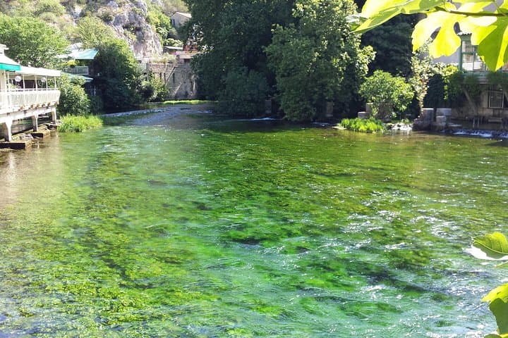 Luberon, Roussillon & Gordes Half-Day Tour from Avignon — Abbeys, Ochre Cliffs & Lavender Views photo 4