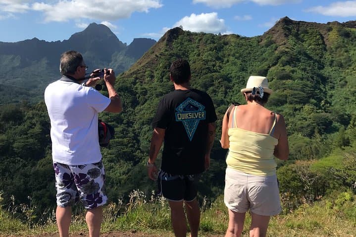 Moorea 4x4 Safari: Belvedere Lookout, Magic Mountain, and Opunohu Valley Highlights photo 2