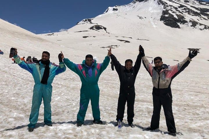 Kullu Manali 4N/5D Volvo Tour — Rohtang Pass, Kullu & Manikaran Highlights