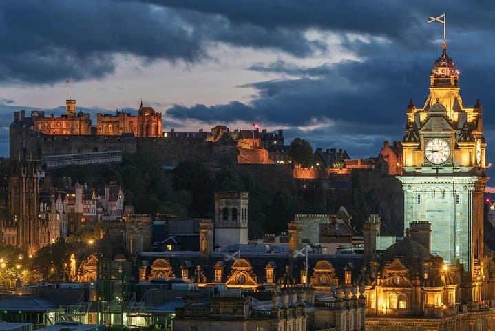 Edinburgh Cityscape Photography Tour: Capture the Royal Mile & Castle Views