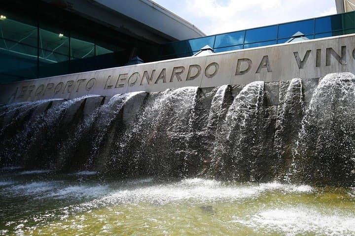 Roman Arrival: Private Airport Transfer and Introductory City Tour