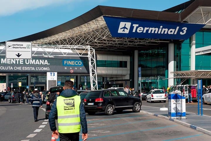 Rome Private Departure Transfer — City Center to Airport with Luggage Included photo 2