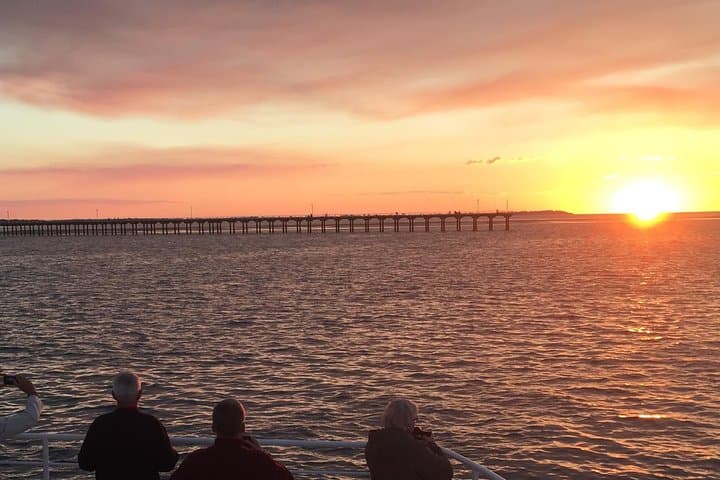 Hervey Bay Sunset Cruise: Fraser Coast Sunset Dinner and Urangan Pier Views photo 4