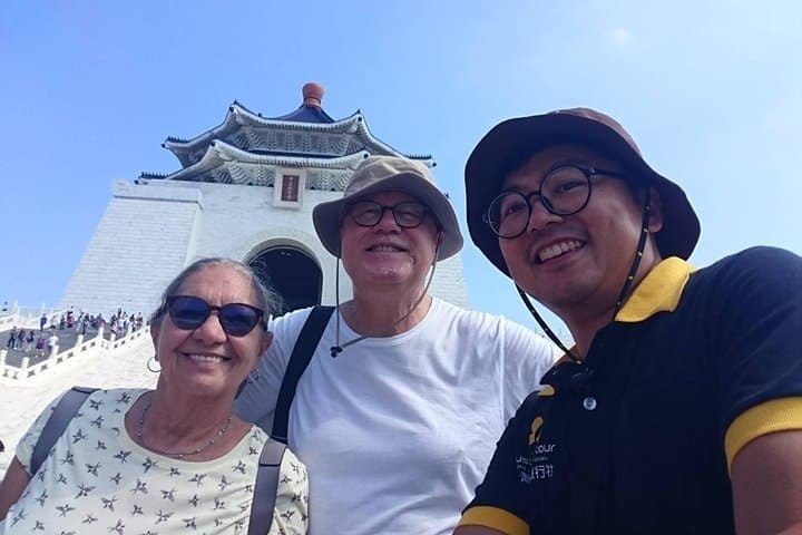 Ultimate 6-Hour Taipei Layover: Taipei 101, Longshan Temple & Dihua Street photo 6