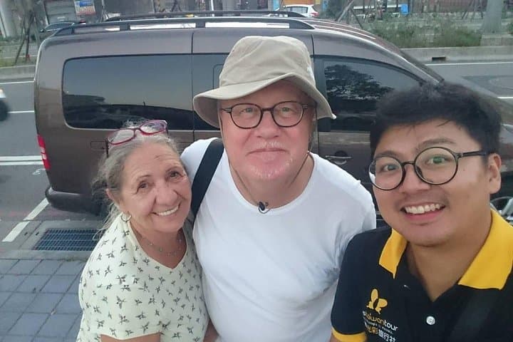 Custom 8-Hour Private Taipei City Exploration by Car photo 5