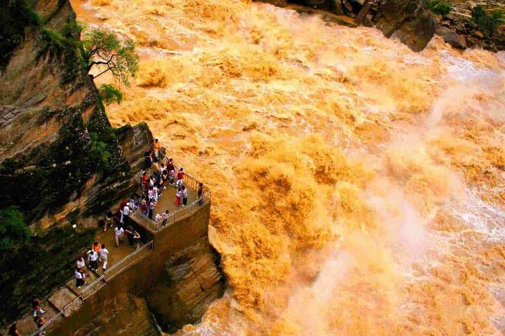 Private Day Trip: Yangtze First Bend, Shigu Ancient Town & Tiger Leaping Gorge from Lijiang photo 2