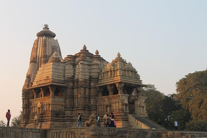 India Tiger Tour: Bandhavgarh, Kanha & Pench with Khajuraho Temples