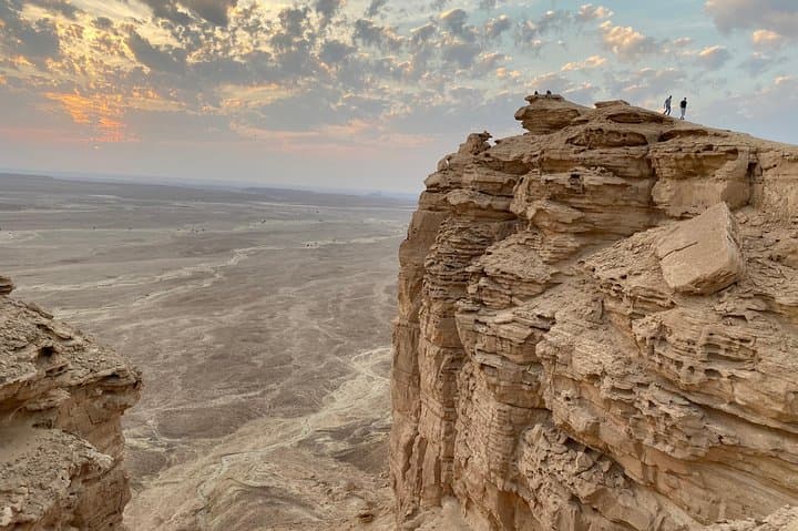 Edge of the World Riyadh 4x4 Tour — Cliffs, Camels, Dinner & Stargazing photo 4