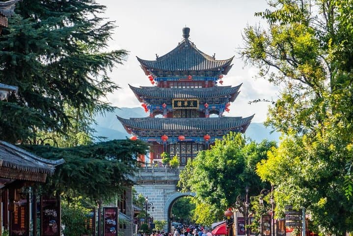 Dali Private Tour: Xizhou Ancient Town and Erhai Lake Experience
