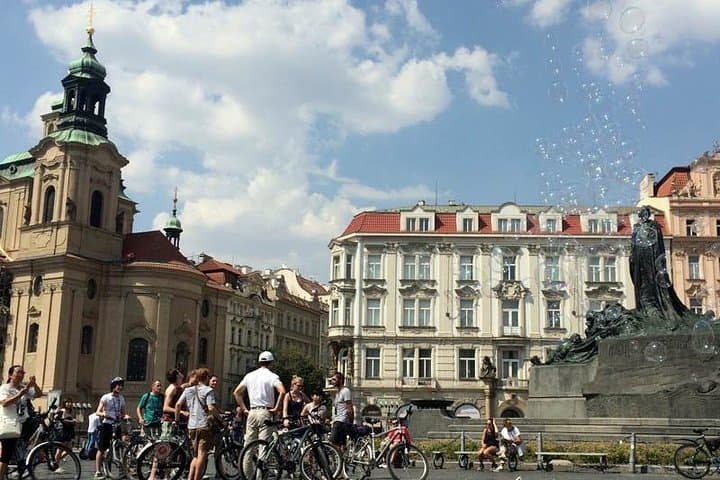 Full-Day Bike Tour Prague – Old Town, Castle & Parks