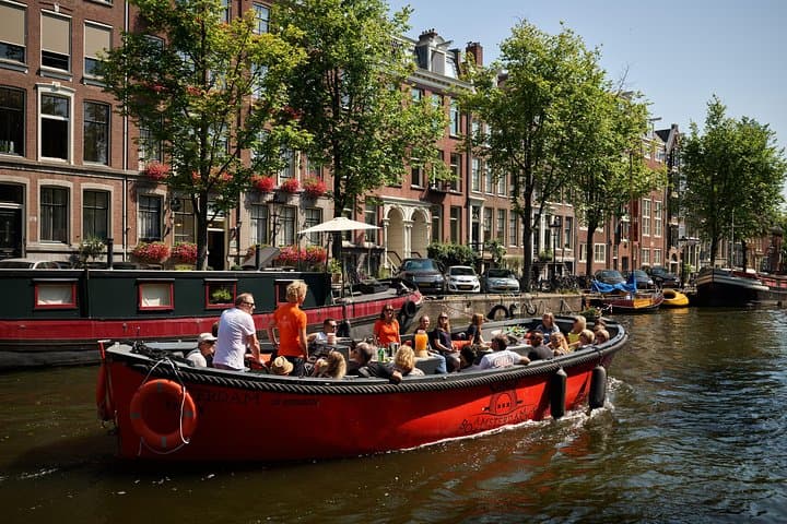 Amsterdam Canal Cruise: Luxury 60-Minute Highlights Tour photo 4