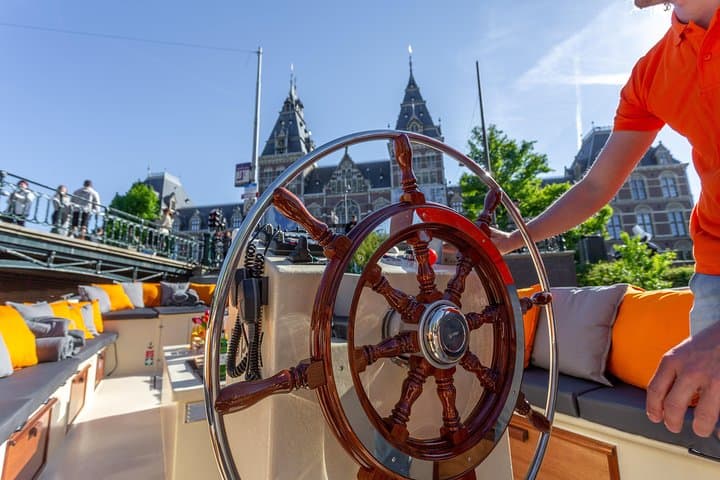 Amsterdam Canal Cruise: Luxury 60-Minute Highlights Tour