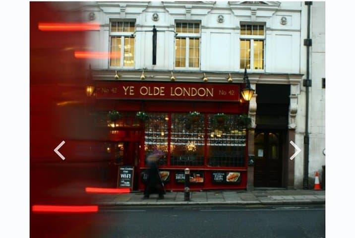 London Pub & History Walking Tour — Beers, Blitz Marks, and Old City Backstreets photo 6