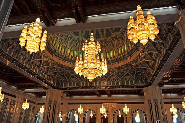 Muscat to Nizwa: Private Day Trip to Sultan Qaboos Grand Mosque and Historic Nizwa