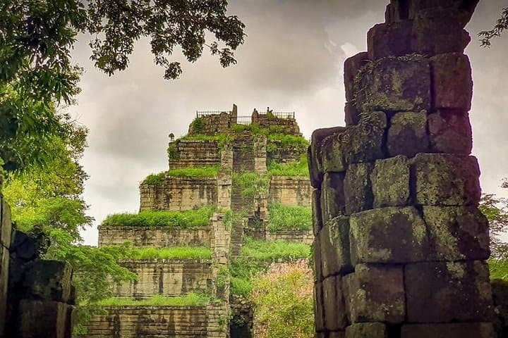 Full-Day Siem Reap Tour: Koh Ker & Beng Mealea — Remote Temples Exploration