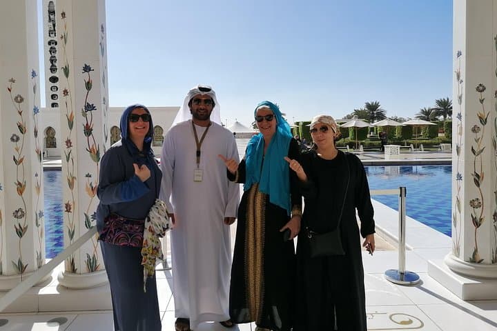 Abu Dhabi & Dubai: 4-Day City Tours and Desert Safari with Barbecue photo 4