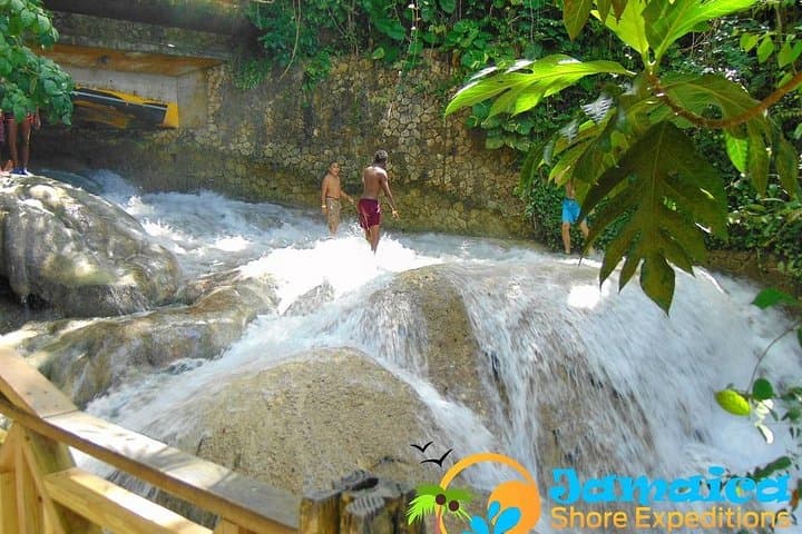 Climb Dunn's River Falls & Explore Ocho Rios — Practical Guide to Jamaica's Waterfall Adventure photo 2