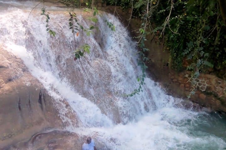 Climb Dunn's River Falls & Explore Ocho Rios — Practical Guide to Jamaica's Waterfall Adventure photo 6