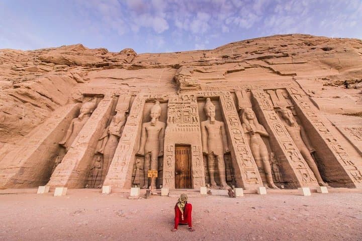 Abu Simbel and Aswan: Two-Day Temple Tour from Luxor