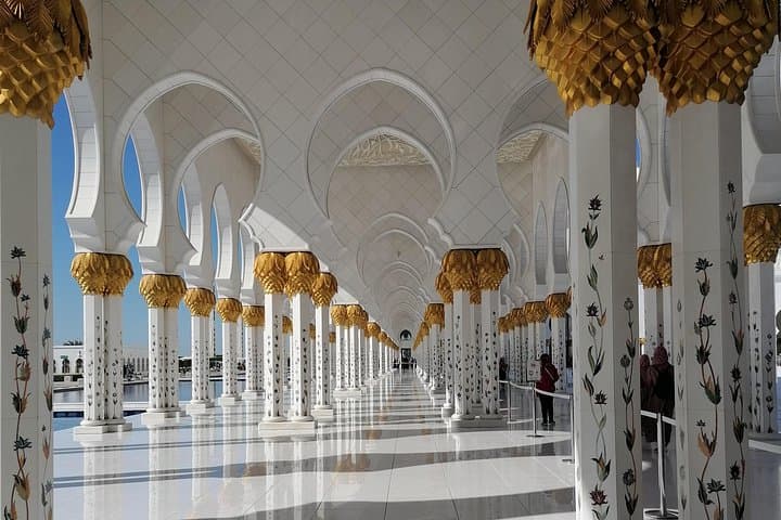 Abu Dhabi & Dubai: 4-Day City Tours and Desert Safari with Barbecue photo 3
