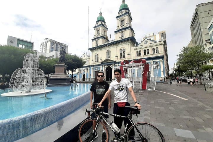 Guayaquil Walking Tour — Malecón, Iguana Park & Santa Ana Hill photo 1