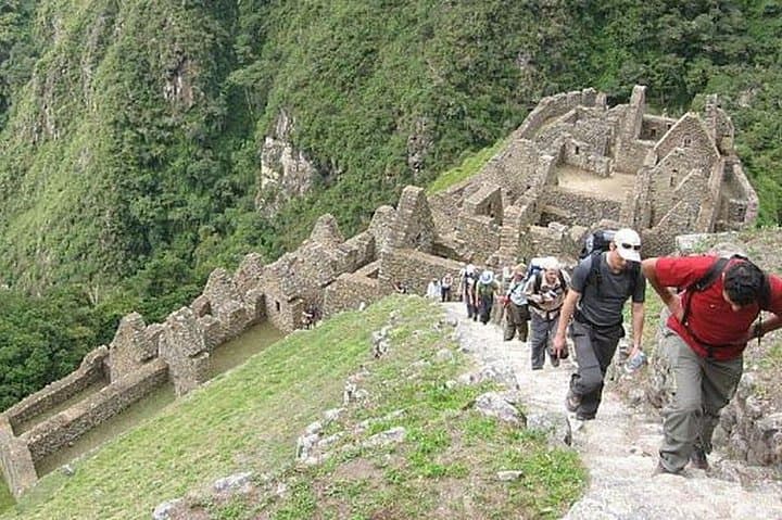 Short Inca Trail 2D/1N: KM 104 Wiñayhuayna to Machu Picchu photo 2
