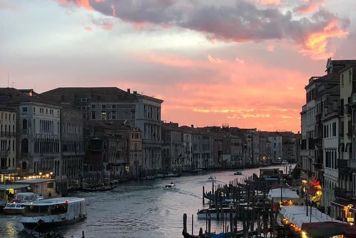 Venice Sunset Stroll: Private Dorsoduro Evening Tour with Spritz