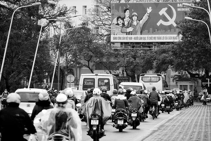 Inside Prague's Communist Past: Museum & Nuclear Bunker Walking Tour