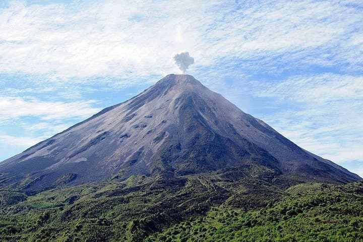 La Fortuna to San José Private Transfer: Scenic 2–3 Hour Drive with Stops & Tips photo 1