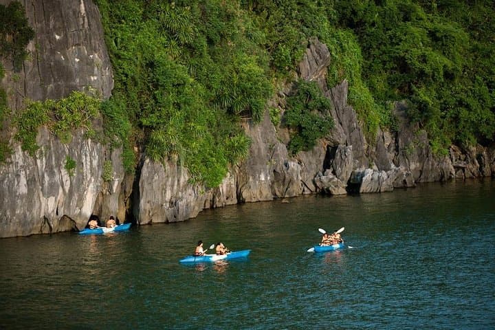 luxury-halong-bay-day-cruise-jacuzzi-kayaking photo 4