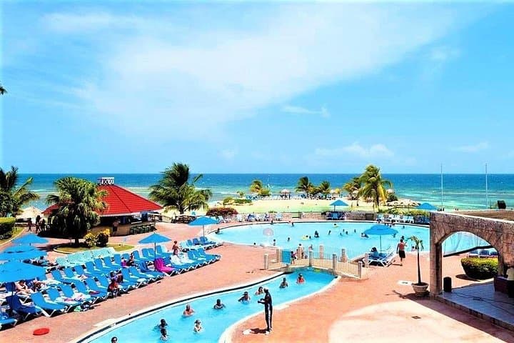 Montego Bay 5-Day All-Inclusive Holiday Inn Package with Catamaran Snorkel photo 2