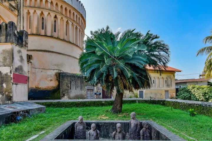 Stone Town Walking Tour: Architecture, Slave History & Local Life in Zanzibar photo 3