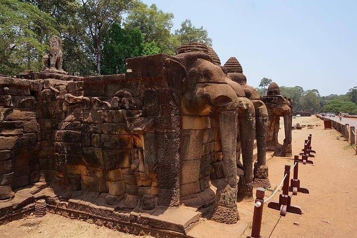 Private Full-Day Angkor Tour: Bayon, Ta Prohm, Angkor Wat & Sunset at Bakheng photo 4