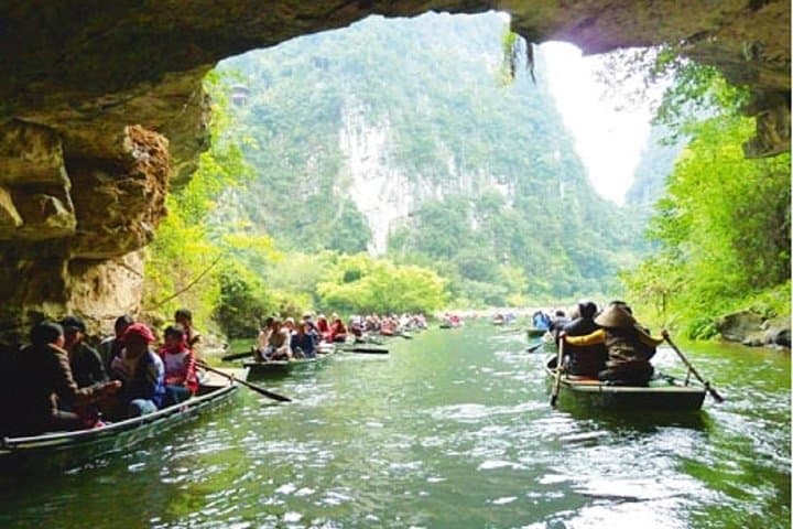Bai Dinh, Trang An & Mua Cave Day Tour from Hanoi: Temple, Boat Ride & Mua Cave Climb photo 5