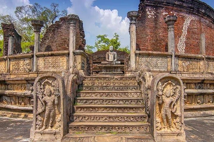 Exploring Polonnaruwa: Day Excursion to Sri Lanka's Ancient City photo 5