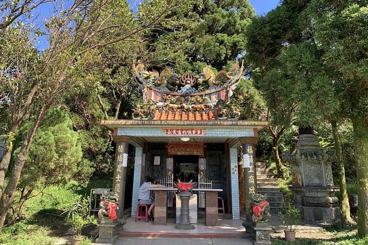 Half-Day Private Tour to Yangmingshan & Yehliu Geopark — Qingtiangang, Xiaoyoukeng, Queen's Head photo 4