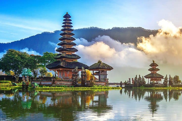 Secret Garden Bali & Pura Ulun Danu: Full-Day Small-Group Waterfall Trek and Temple Visit
