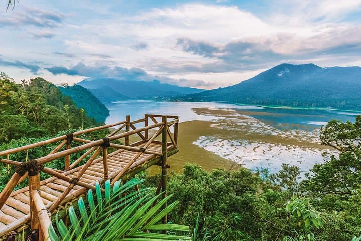Bali Twin Lakes Trek: Handara Gate & Ulun Danu Bratan Full-Day Adventure photo 1