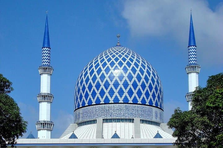Blue Mosque & Batu Caves: Half-Day Cultural Tour from Kuala Lumpur