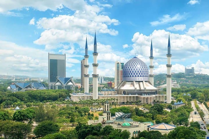 Blue Mosque & Batu Caves Day Tour from Kuala Lumpur