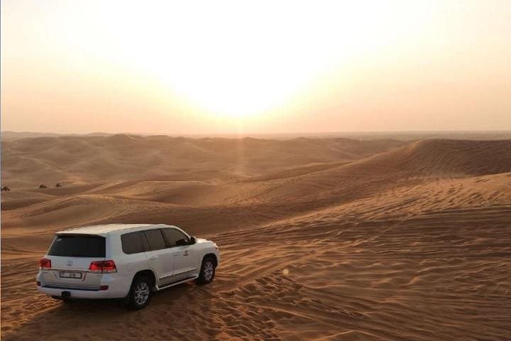 Sunset Dune Safari in Dubai: Red Dunes, Dune Bashing & Bedouin Camp BBQ
