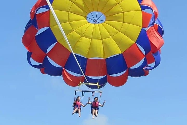 Nusa Dua Flyboard and Parasailing: Jet-Powered Watersport Package