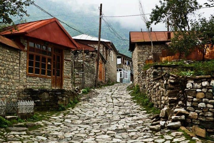 Shamakhi to Lahij Day Tour — Ancient Mosques, Mountain Crafts & Riverside Bridges photo 2