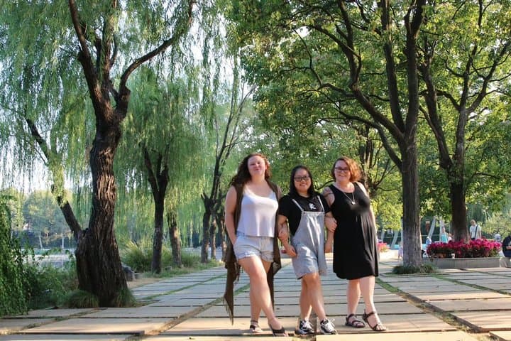 Private Wuhan Day Tour: Yellow Crane Tower, East Lake & Local Eats photo 2